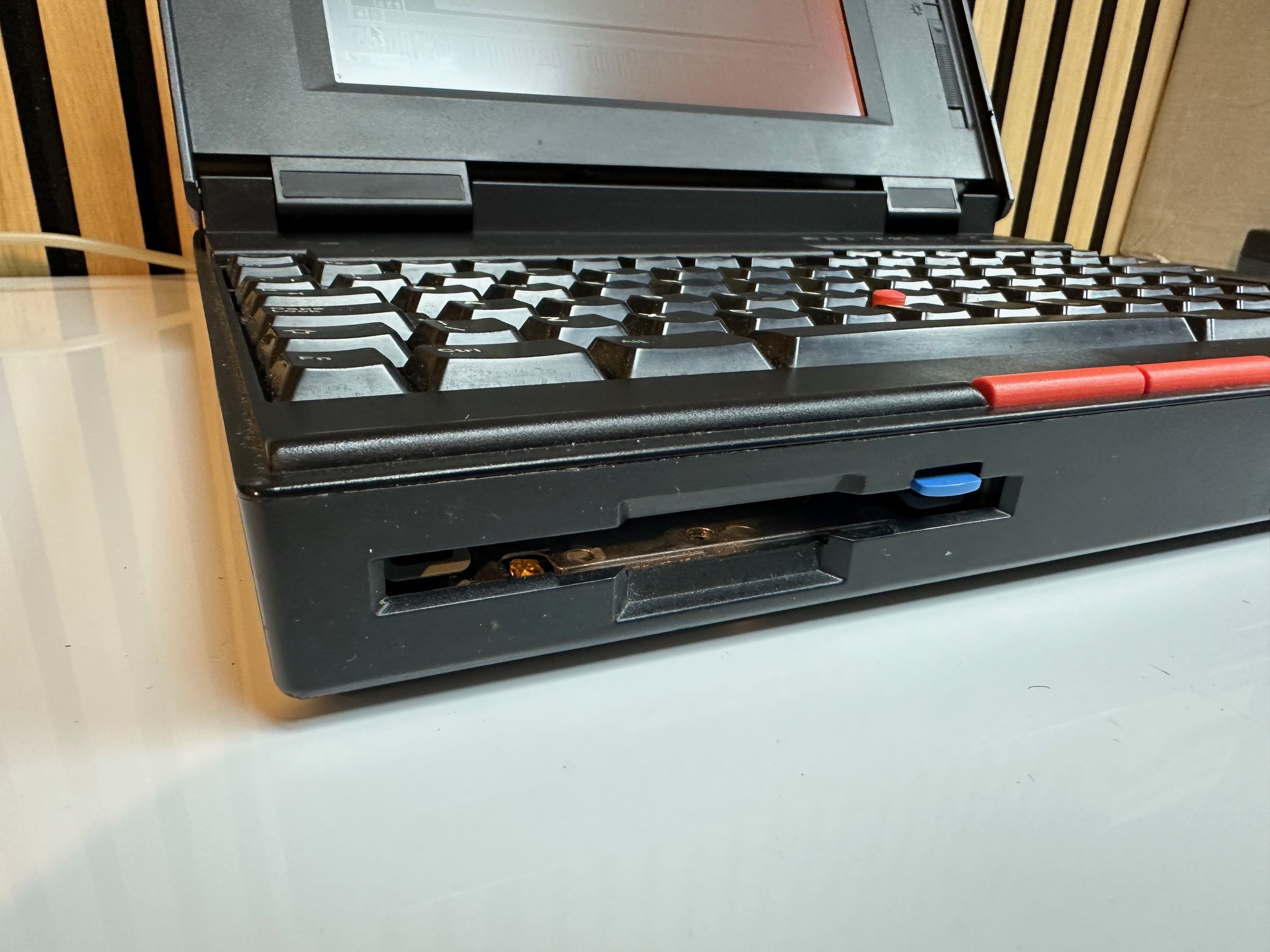IBM ThinkPad 340/340CSE - MacDat