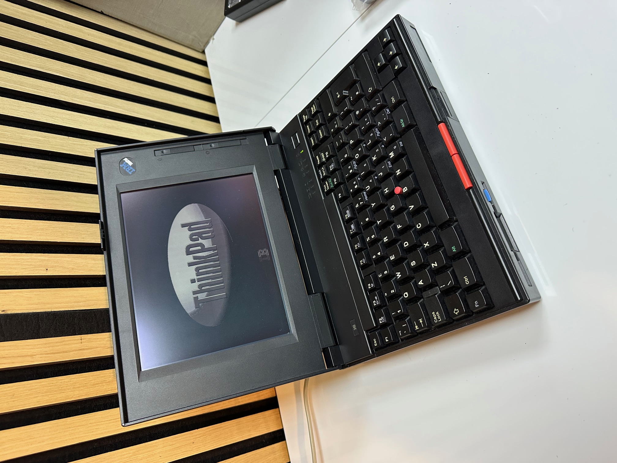 バソコン IBM ThinkPad 340/340CSE - MacDat