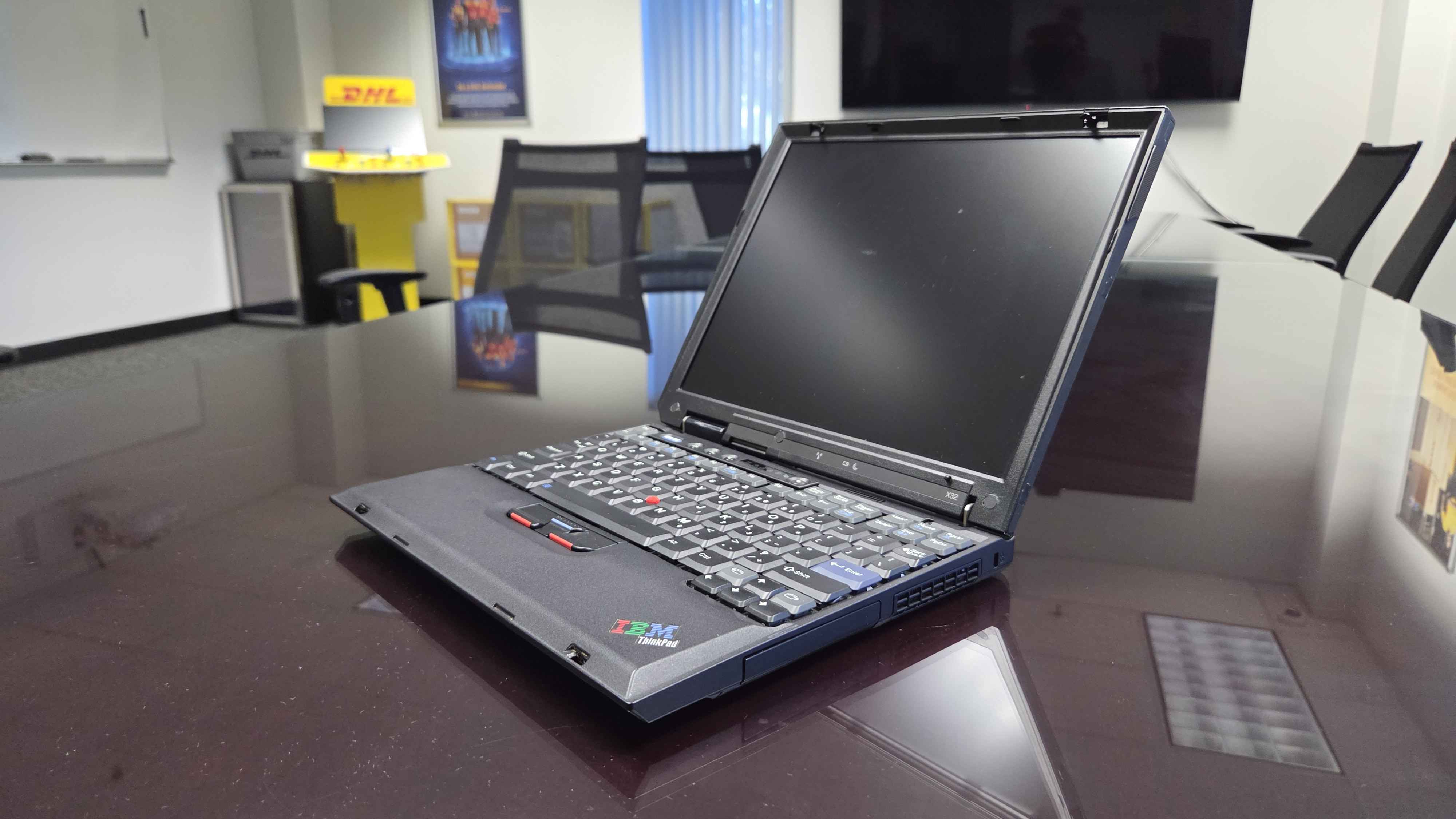IBM ThinkPad X32 pentiumM 本体 & ドック IBM ThinkPad X32 - MacDat