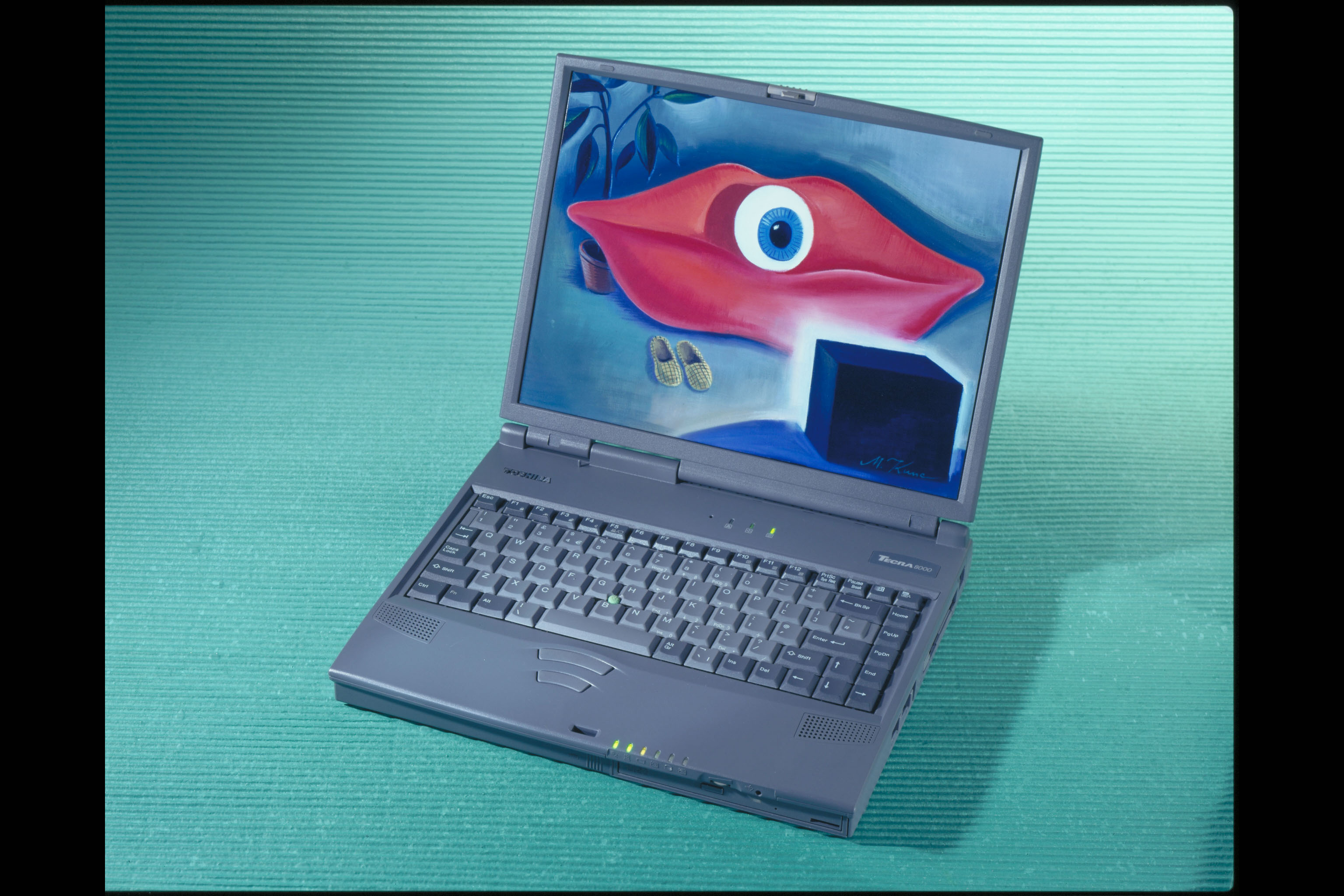 PC Portable Toshiba Tecra 8200 Vintage - Pentium III 128Mo - Testé / Fonctionne