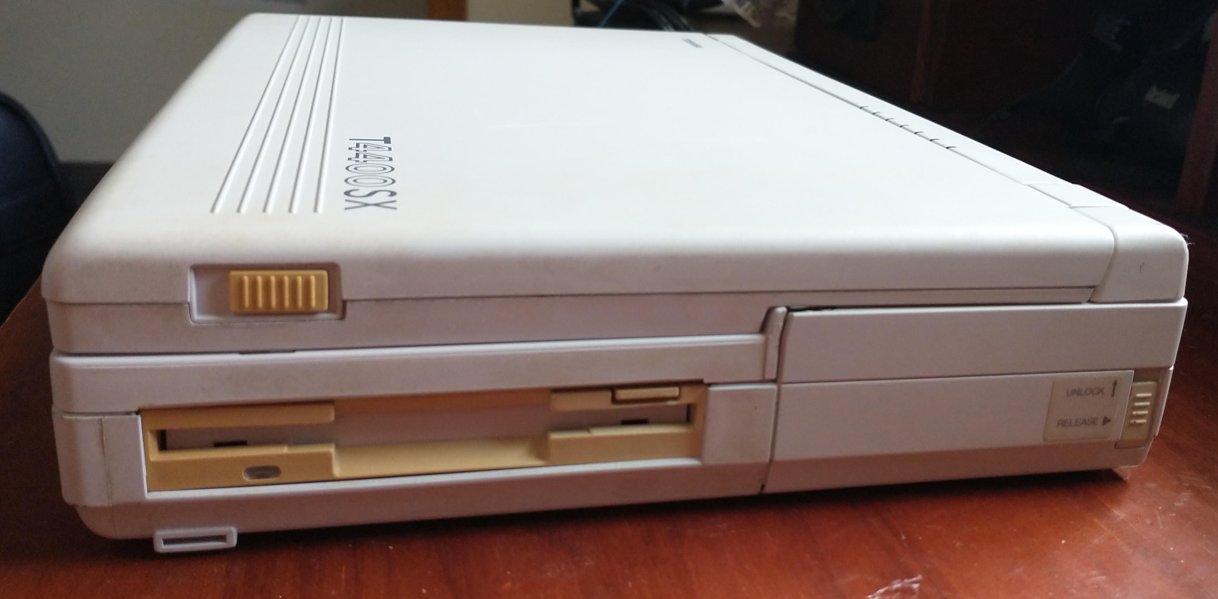 Toshiba T4400SX - MacDat